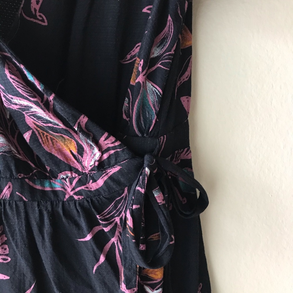 Xhilaration Black Short Sleeve Floral Wrap Top - Picture 10 of 12